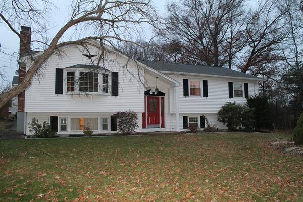 35 Carpenter Road, Dudley, MA 01571