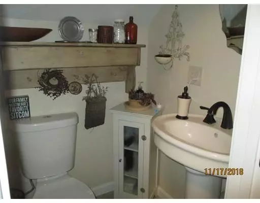 Acushnet, MA 02743,46 Slocum St