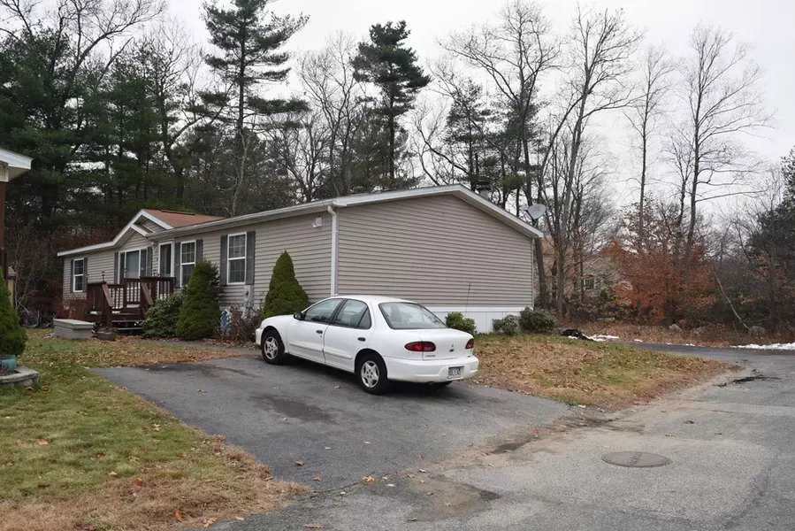 22 Medallion Rd, Holbrook, MA 02343