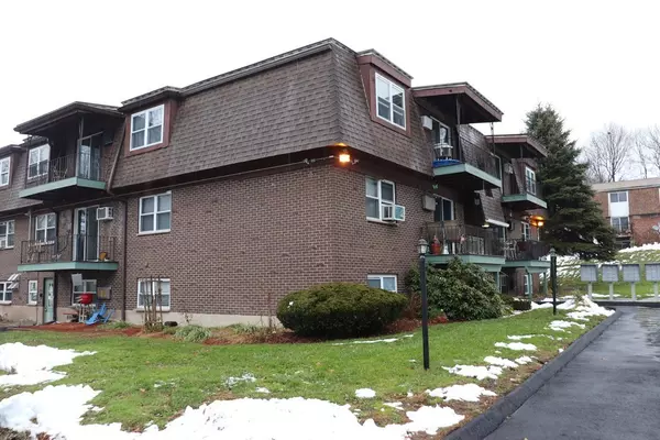 700 Robbins Ave #17, Dracut, MA 01826