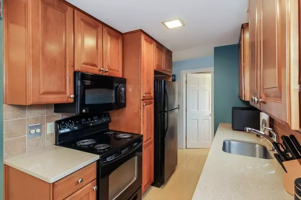 Provincetown, MA 02657,28 Winthrop Street #UB