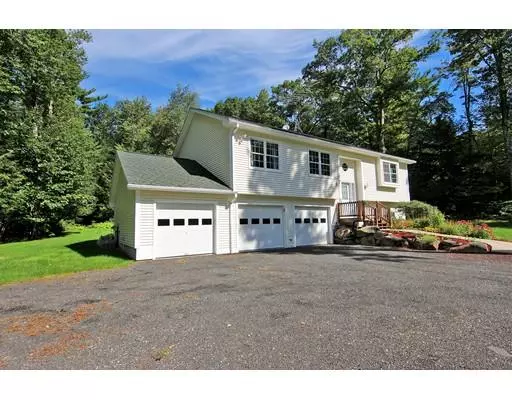 8 Island Acres Road, Blandford, MA 01008