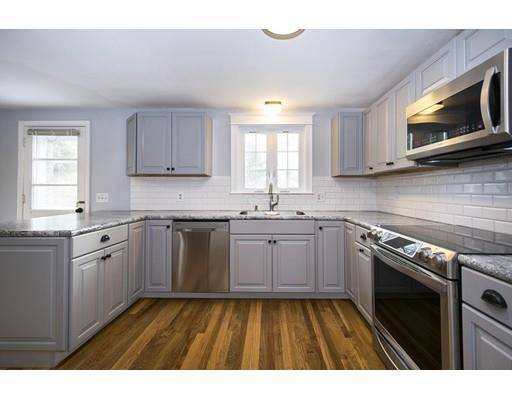 Hingham, MA 02043,10 Colonial Rd