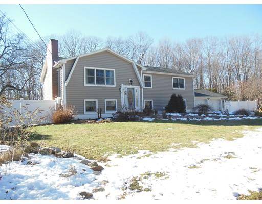 5 Knollwood Rd, Dudley, MA 01571