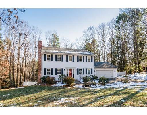 33 Woodside Cir, Sturbridge, MA 01566