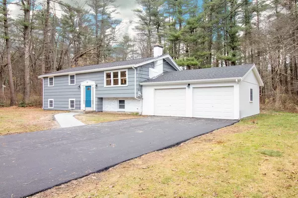 33 Fairwood Dr, Pembroke, MA 02359