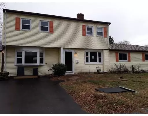 12 Kingsley St, Holbrook, MA 02343