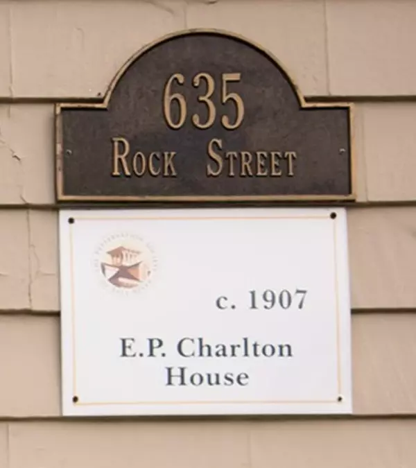 Fall River, MA 02720,635 Rock St #1