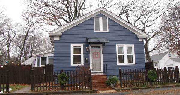 99 Puffer St, Lowell, MA 01851