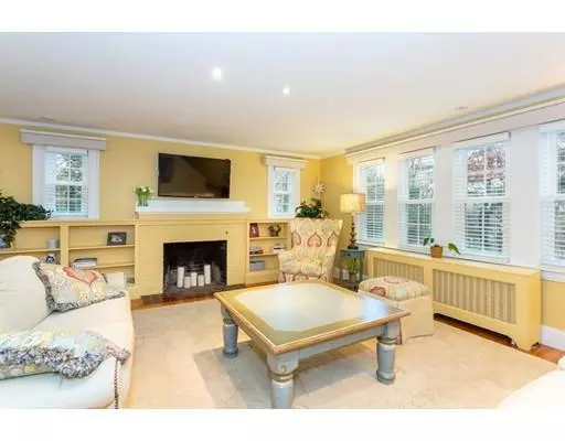 Needham, MA 02492,42 Gayland Rd