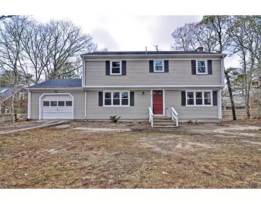 27 Lakewood Dr, Harwich, MA 02645