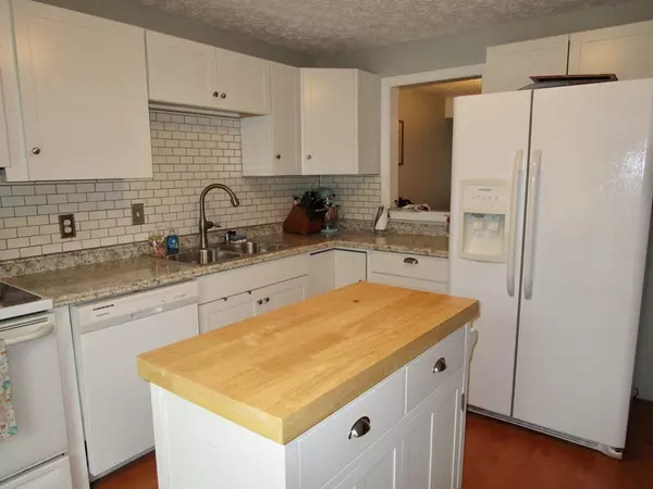 Leominster, MA 01453,11 Fernwood Dr #E