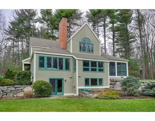 104 Nickles Ln, Carlisle, MA 01741