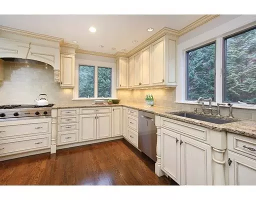 Brookline, MA 02467,16 South St