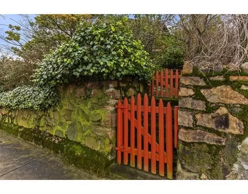 Lynn, MA 01902,68 Saratoga Street