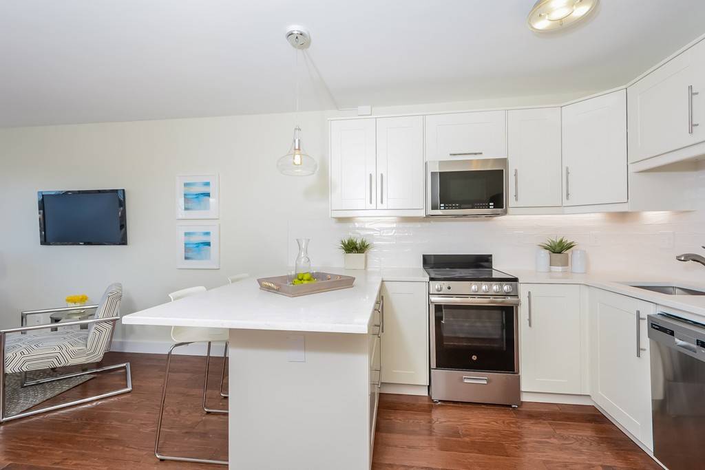 Newton, MA 02467,10 Hammond Pond Pkwy #603