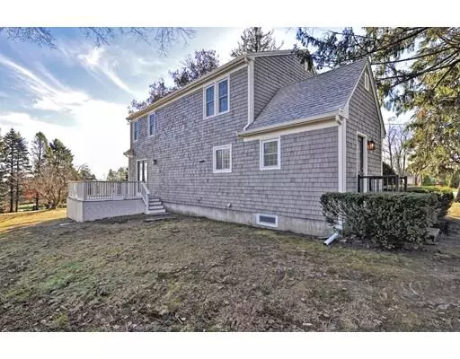 Portsmouth, RI 02871,10 Woodland Dr