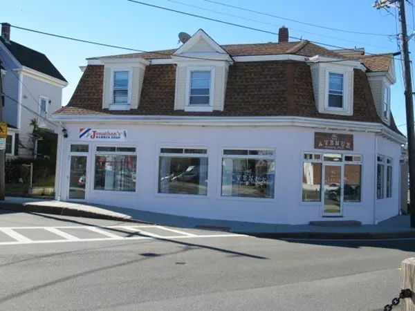 37 Pearl St, Gloucester, MA 01930