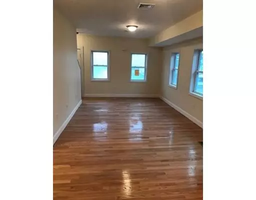 Lynn, MA 01902,142 Fayette St