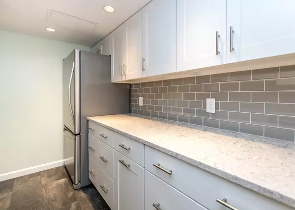 Brookline, MA 02445,77 Pond Ave #1410