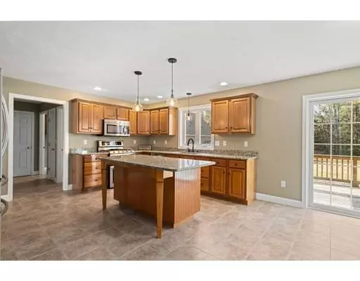 Hubbardston, MA 01452,30 Simonds Hill Rd