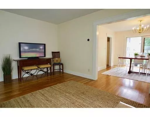 Wellesley, MA 02482,279 Weston Rd