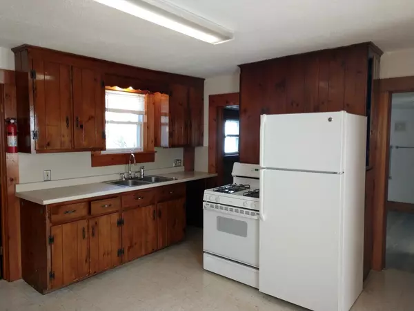 Westfield, MA 01085,9 Leonard Avenue