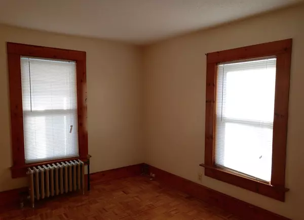 Westfield, MA 01085,9 Leonard Avenue