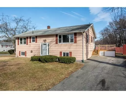 97 Tanglewood Dr, Dracut, MA 01826