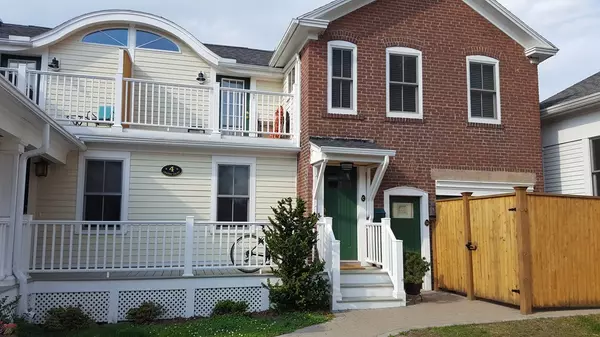 4 Center Ct #4C, Northampton, MA 01060