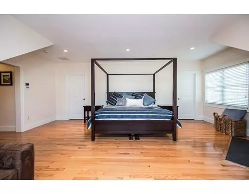 Beverly, MA 01915,2 Penny Lane