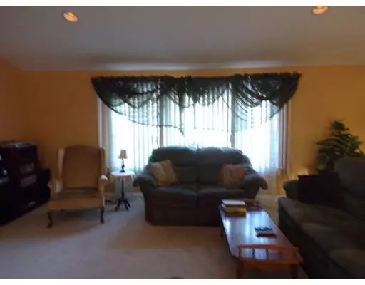 Acushnet, MA 02743,15 Hill St.