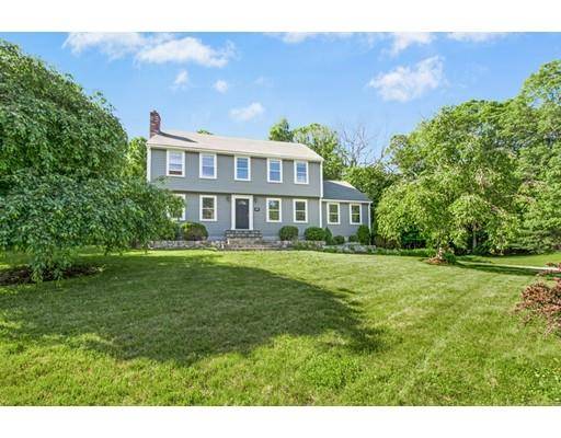 22 Fox Run Rd, Medway, MA 02053