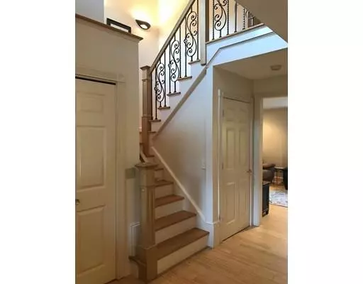 Swansea, MA 02777,77 Barton Ave