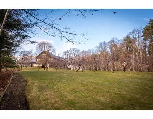 Southborough, MA 01772,43 Valley Rd