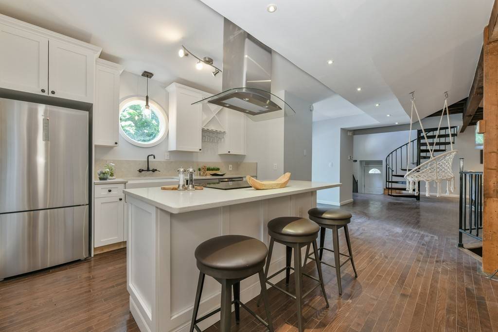 295 Washington Ave #4, Chelsea, MA 02150