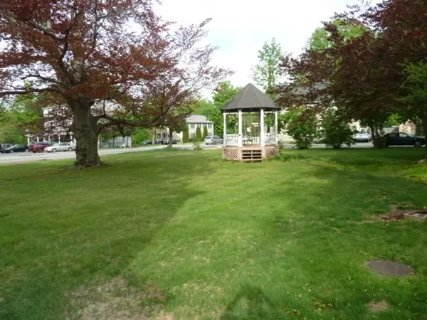 Ayer, MA 01432,41 E Main St