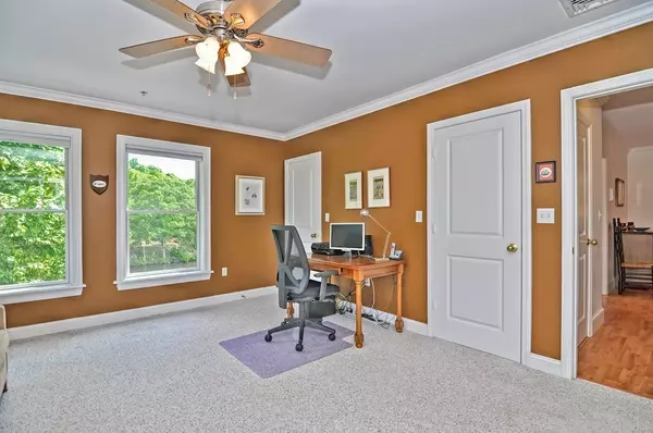 North Attleboro, MA 02760,24 S Bulfinch St #207