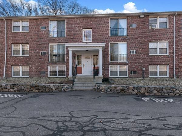 110 Boylston Ln #32, Lowell, MA 01852