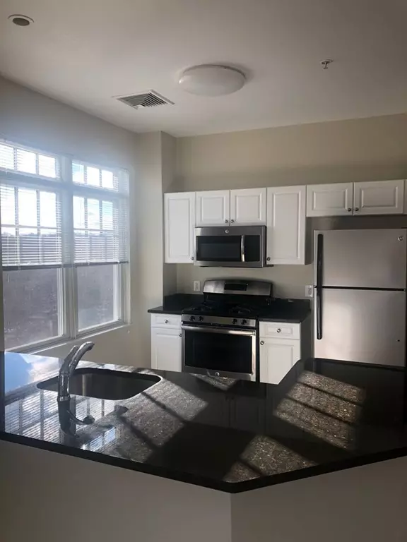 Braintree, MA 02184,614 Pond St #2405