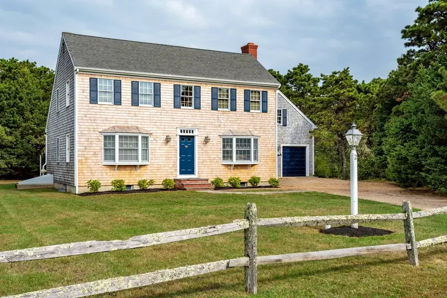 2 Katama Dr, Edgartown, MA 02539