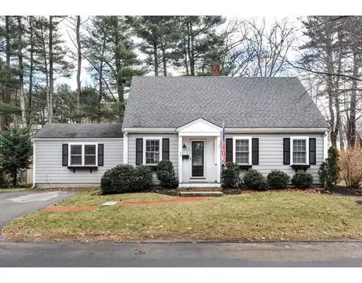 34 Hemlock Rd, Hingham, MA 02043