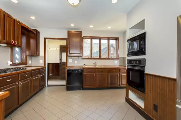 Peabody, MA 01960,52 Sutton St