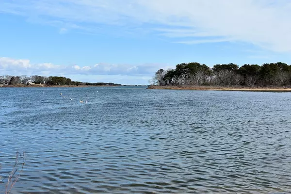 10 Majors Cove Ln, Edgartown, MA 02539