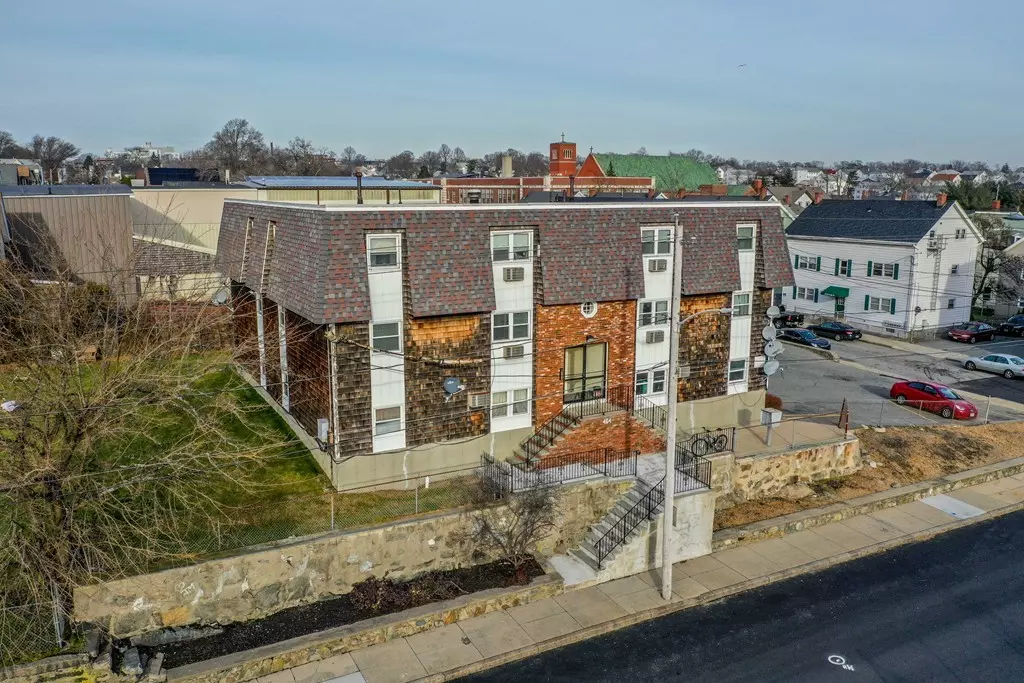 Fall River, MA 02720,464 Bank St #11