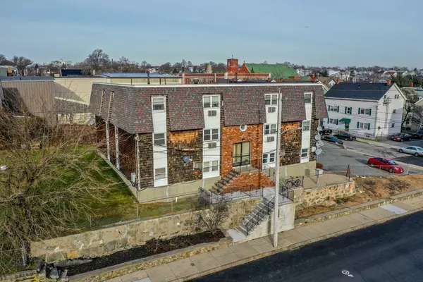 464 Bank St #11, Fall River, MA 02720