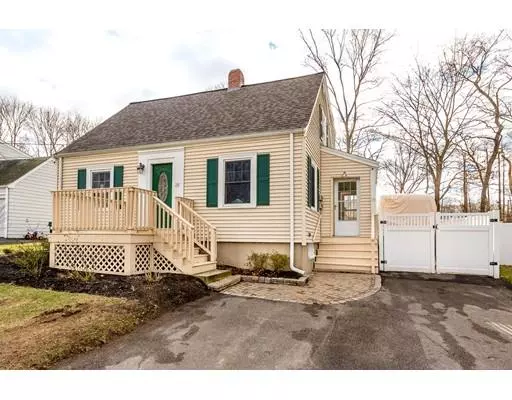 28 Irving St, Norwood, MA 02062