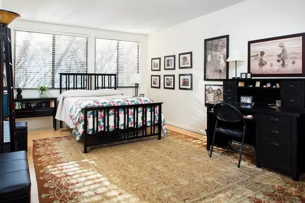 Brookline, MA 02445,1731 Beacon St #019