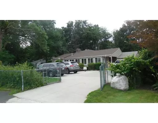 687 River Rd, Agawam, MA 01001