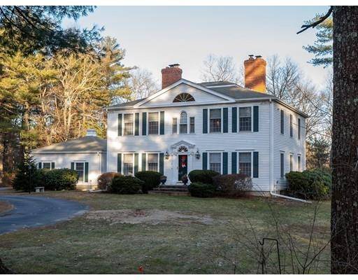 8 Sand Trap Ln, Lakeville, MA 02347